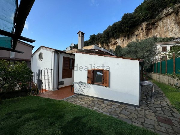 casa indipendente in vendita a Sorrento in zona Casarlano