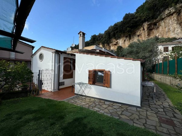 casa indipendente in vendita a Sorrento in zona Casarlano