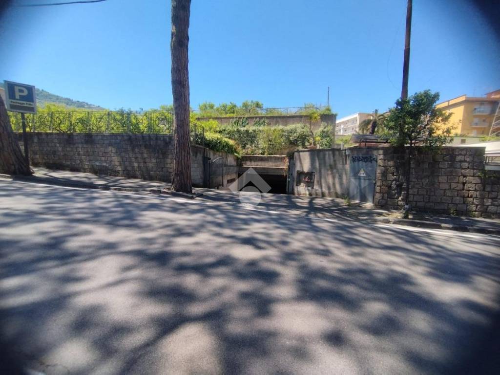 locale di sgombero in vendita a Sorrento in zona Cesarano