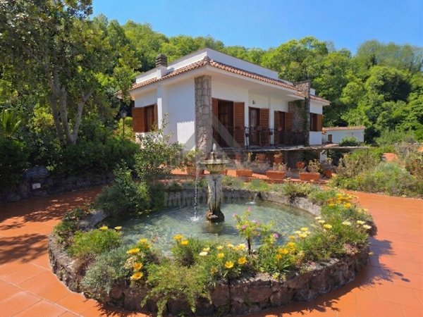 casa indipendente in vendita a Sorrento