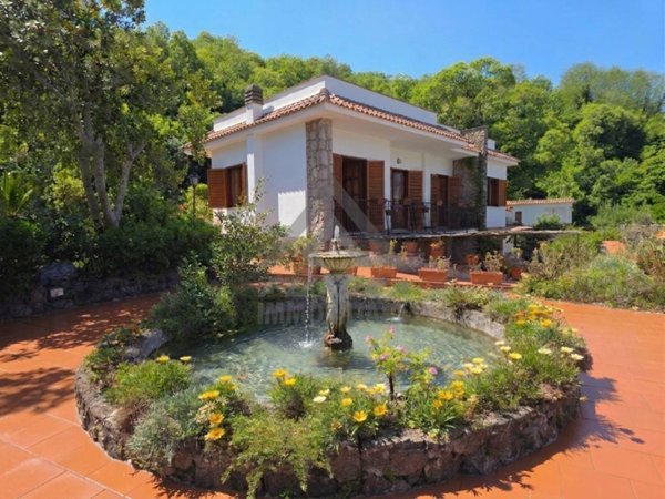 casa indipendente in vendita a Sorrento in zona Priora