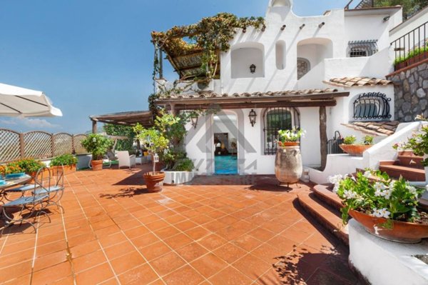casa indipendente in vendita a Sorrento