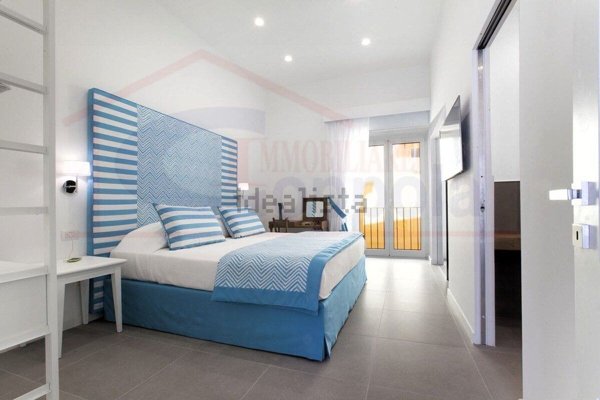 appartamento in vendita a Sorrento in zona Santa Lucia