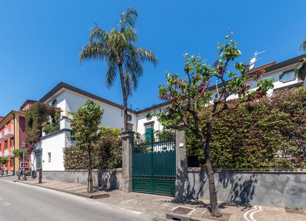 appartamento in vendita a Sorrento in zona Cesarano