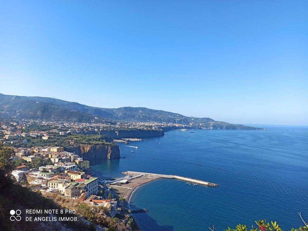 appartamento in vendita a Sorrento in zona Casarlano
