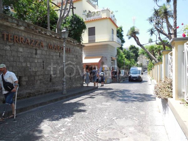 negozio in vendita a Sorrento in zona Sorrento Marina Grande