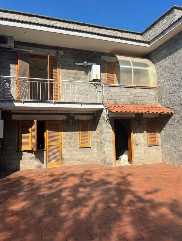 casa indipendente in vendita a Sorrento in zona Cesarano