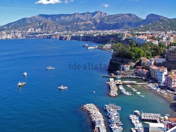 appartamento in vendita a Sorrento in zona Santa Lucia