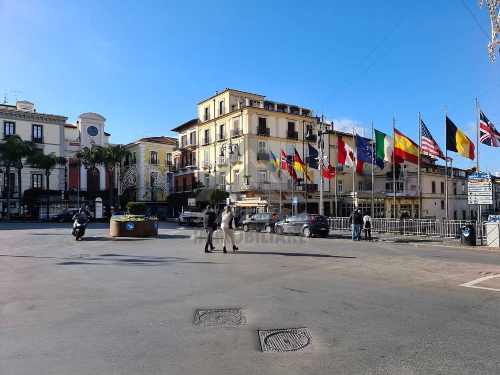 locale commerciale in vendita a Sorrento