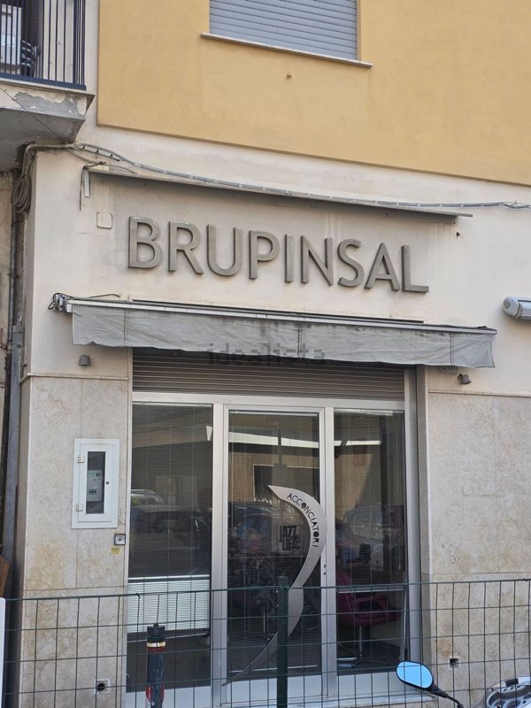 locale commerciale in vendita a Sorrento in zona Santa Lucia