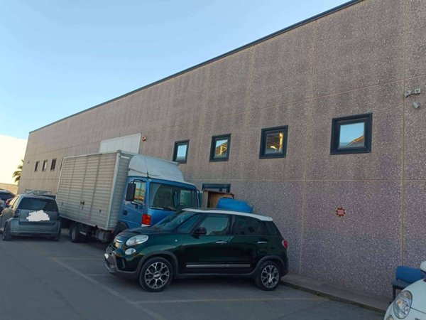 locale commerciale in vendita a Torre Annunziata