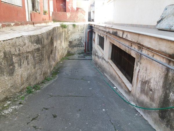 locale commerciale in vendita a Torre Annunziata