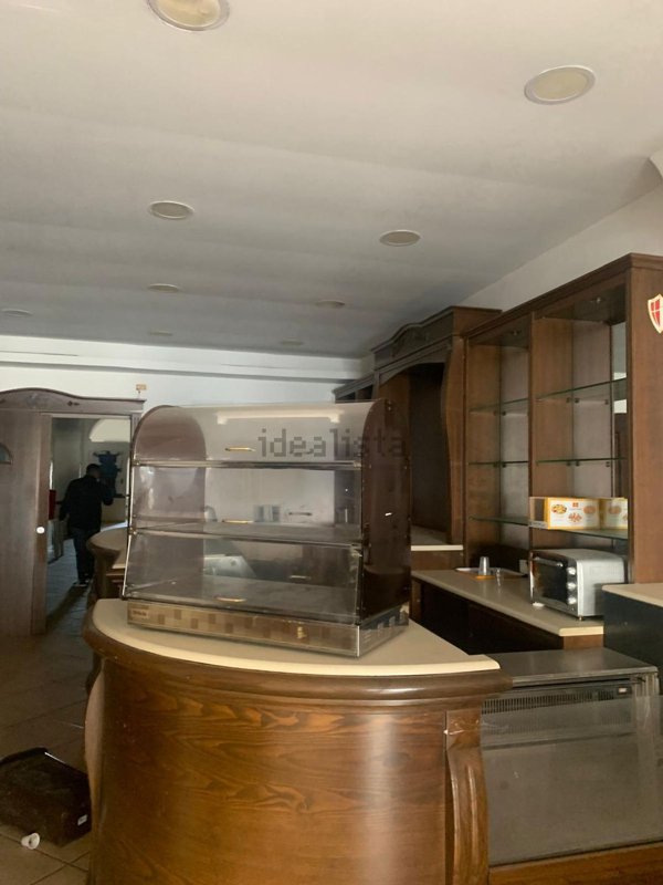 locale commerciale in vendita a Torre Annunziata