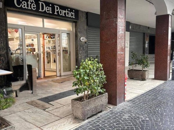 negozio in vendita a Torre Annunziata