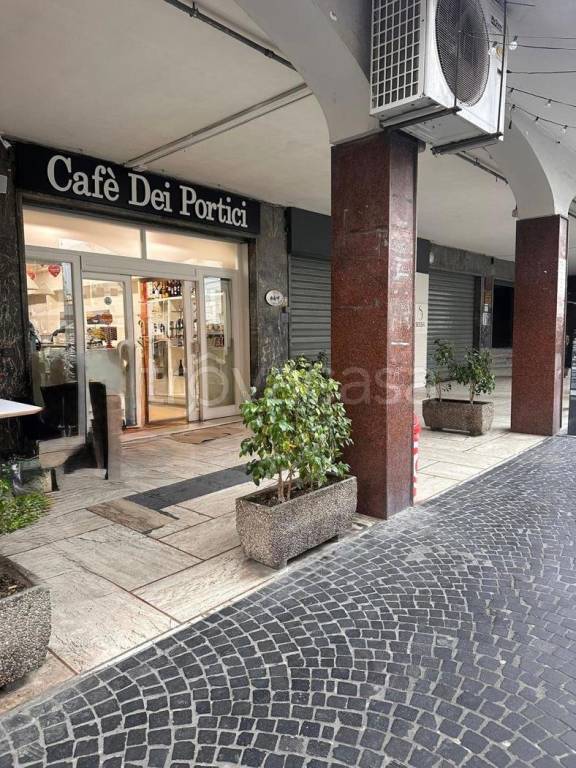 negozio in vendita a Torre Annunziata
