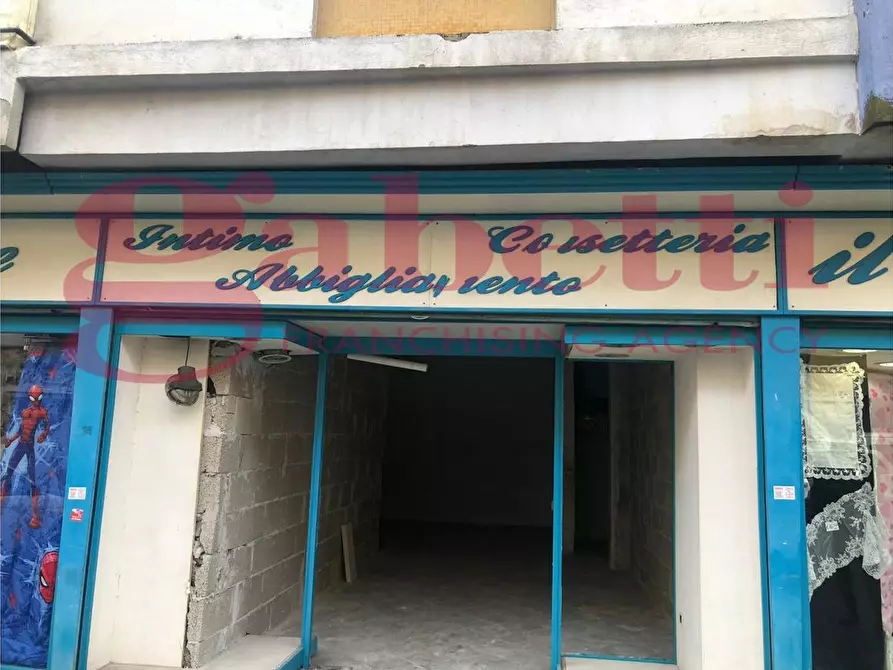locale commerciale in vendita a Torre Annunziata