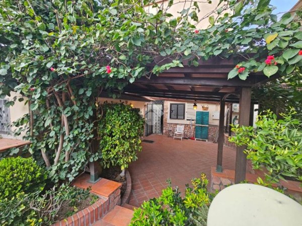 casa indipendente in vendita a Torre Annunziata
