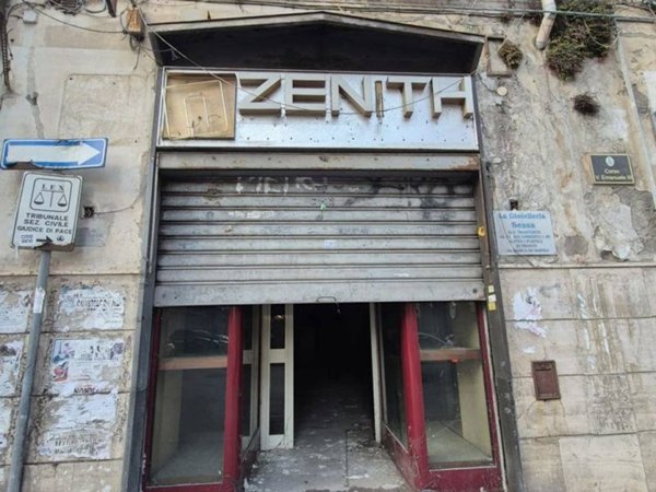 negozio in vendita a Torre Annunziata