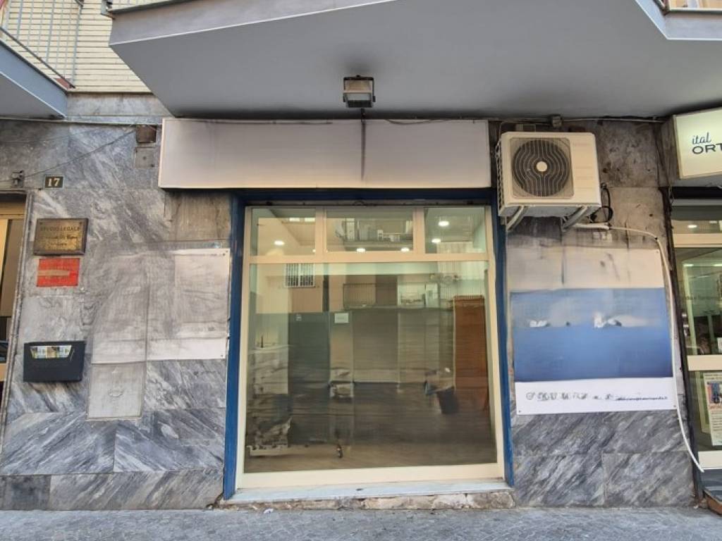 negozio in vendita a Torre Annunziata