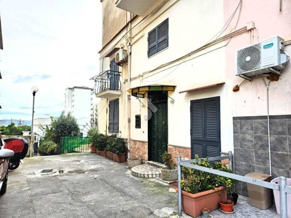 casa indipendente in vendita a Torre Annunziata