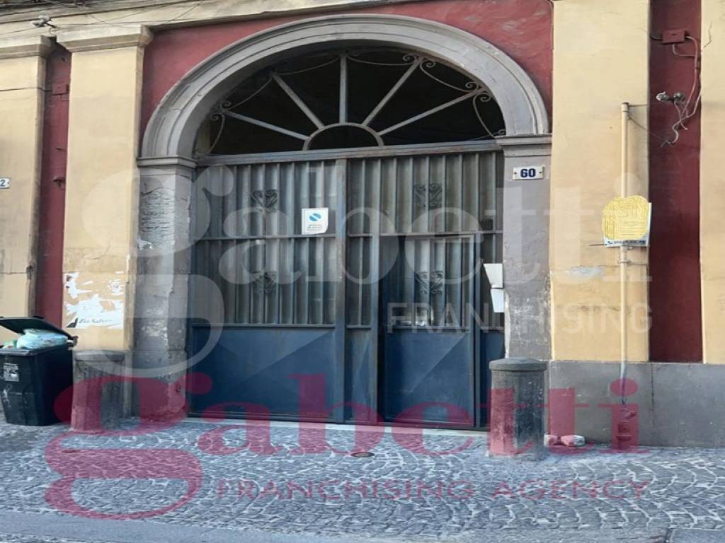 locale commerciale in vendita a Torre Annunziata
