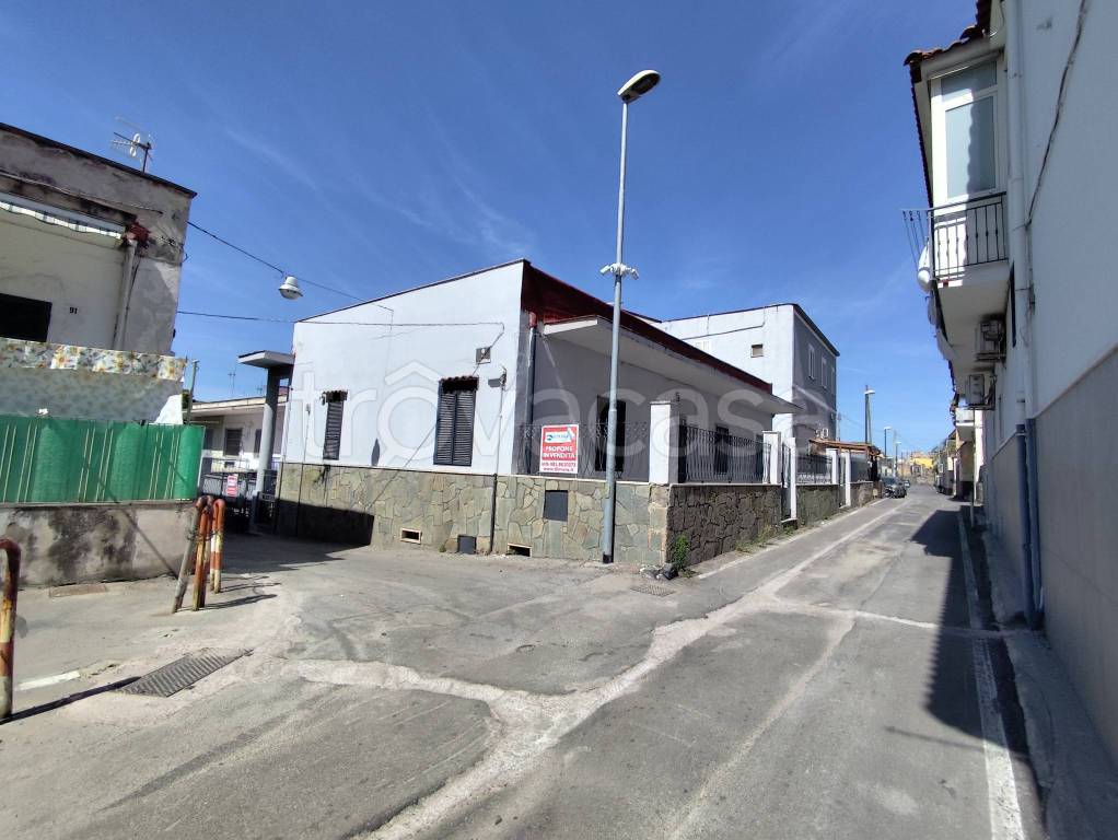casa indipendente in vendita a Torre Annunziata