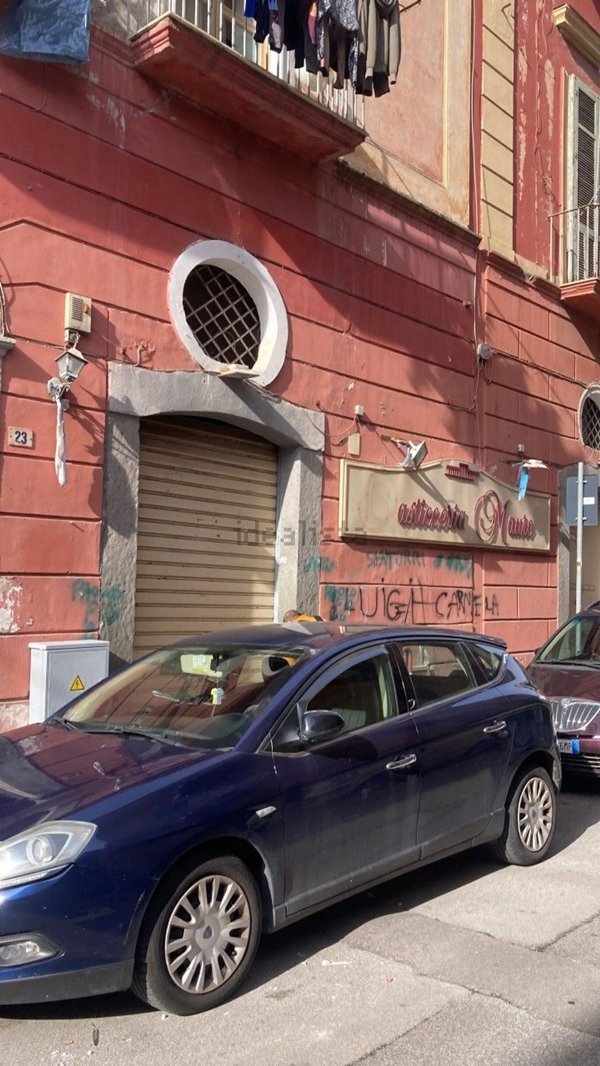 locale commerciale in vendita a Torre Annunziata