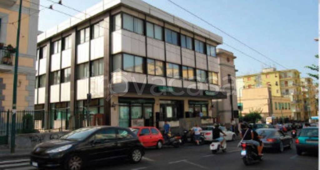 locale di sgombero in vendita a Torre del Greco