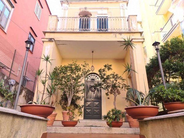 casa indipendente in vendita a Torre del Greco in zona Centro Città