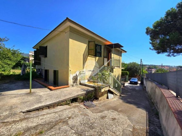casa indipendente in vendita a Torre del Greco in zona I Camaldoli
