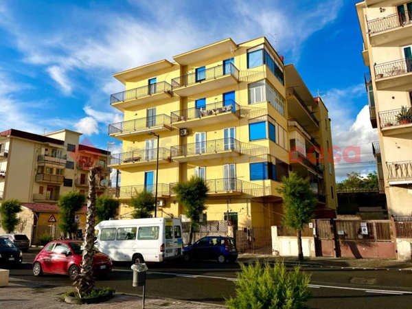 appartamento in vendita a Torre del Greco in zona Litoranea