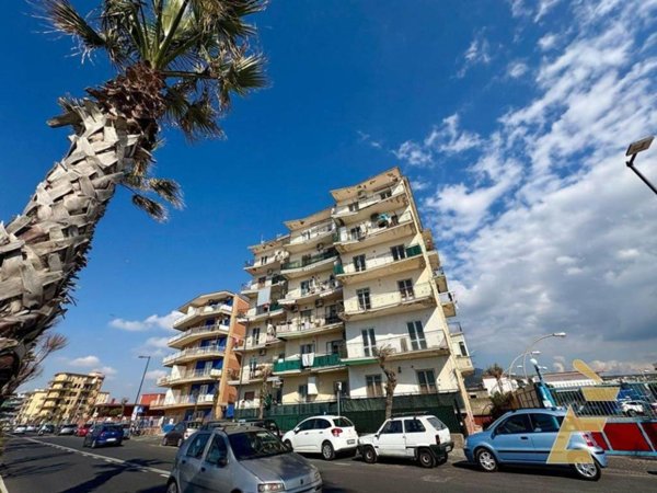 appartamento in vendita a Torre del Greco in zona Litoranea