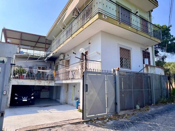 casa indipendente in vendita a Torre del Greco in zona Leopardi