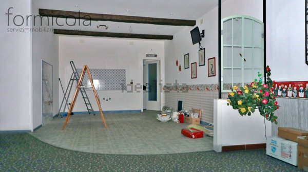 locale commerciale in vendita a Torre del Greco