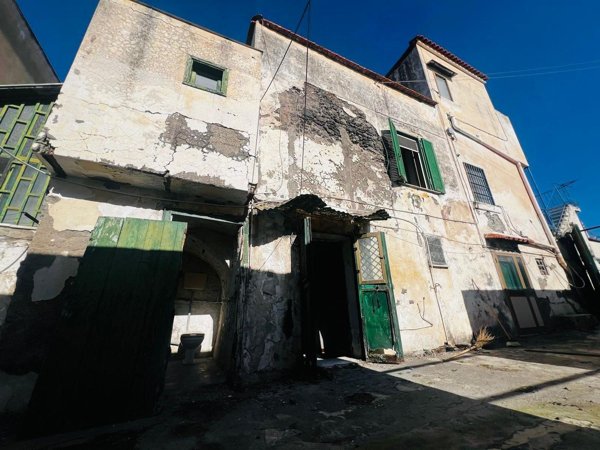appartamento in vendita a Torre del Greco in zona Fiorillo
