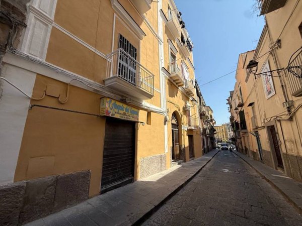 negozio in vendita a Torre del Greco in zona Centro Città
