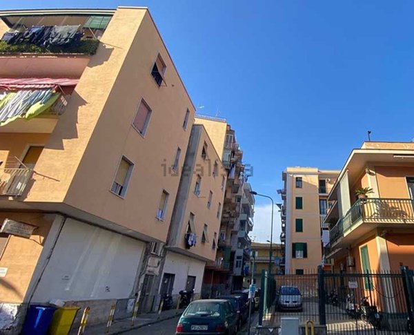 locale commerciale in vendita a Torre del Greco