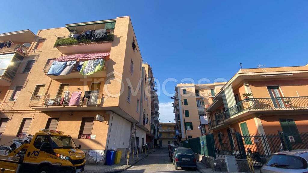 locale commerciale in vendita a Torre del Greco