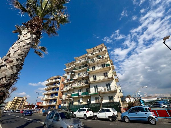 appartamento in vendita a Torre del Greco in zona Litoranea