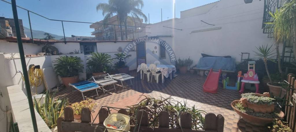appartamento in vendita a Torre del Greco in zona Centro Città