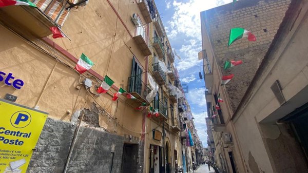 appartamento in vendita a Torre del Greco in zona Centro Città