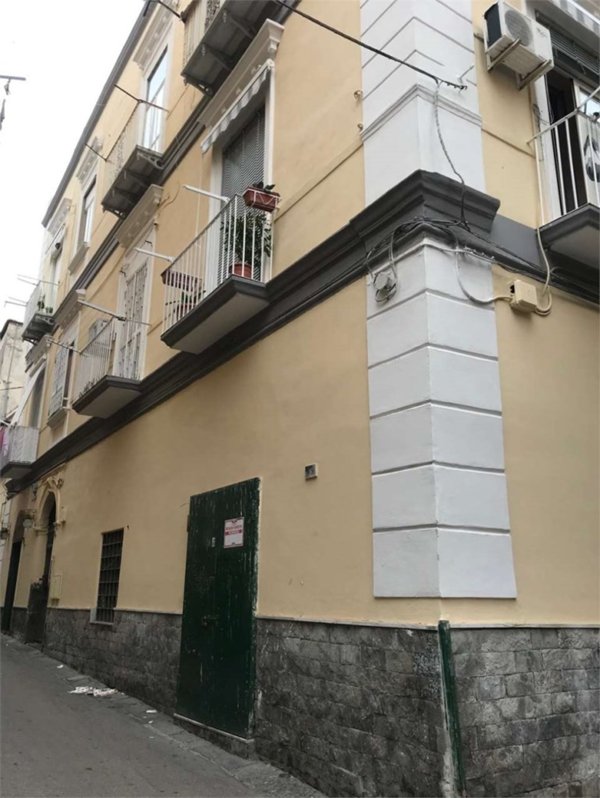 negozio in vendita a Torre del Greco in zona Centro Città