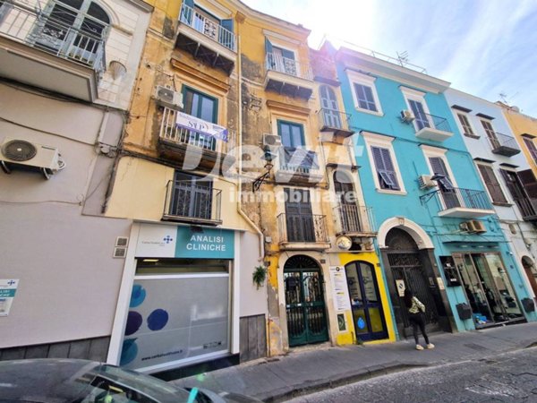 locale commerciale in vendita a Torre del Greco