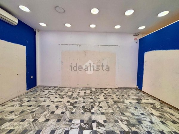 locale commerciale in vendita a Torre del Greco