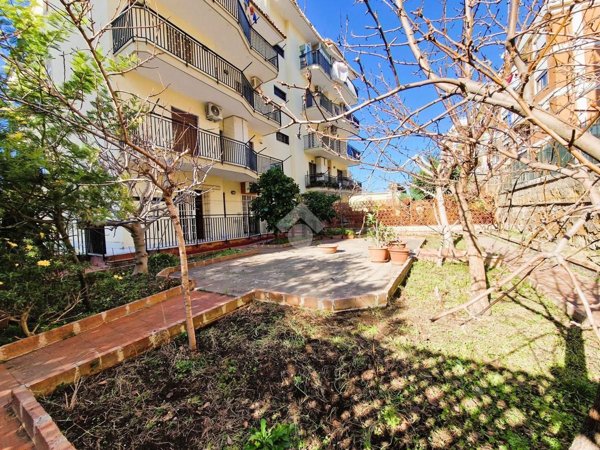 appartamento in vendita a Torre del Greco in zona Fiorillo