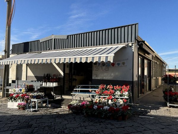locale commerciale in vendita a Torre del Greco