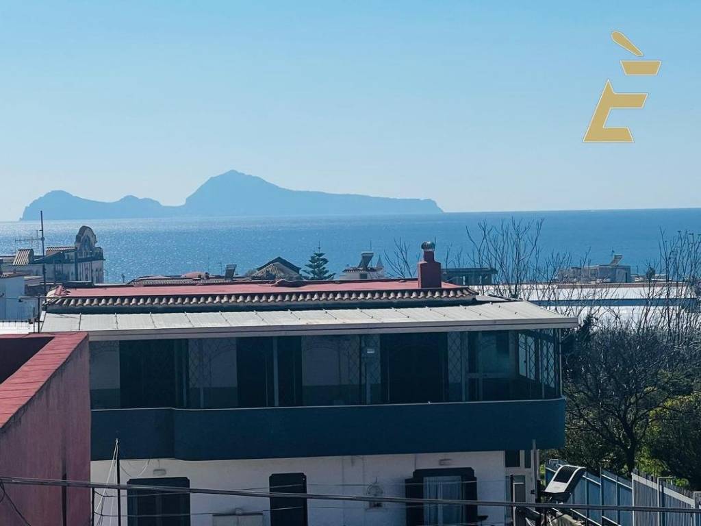 appartamento in vendita a Torre del Greco in zona Leopardi