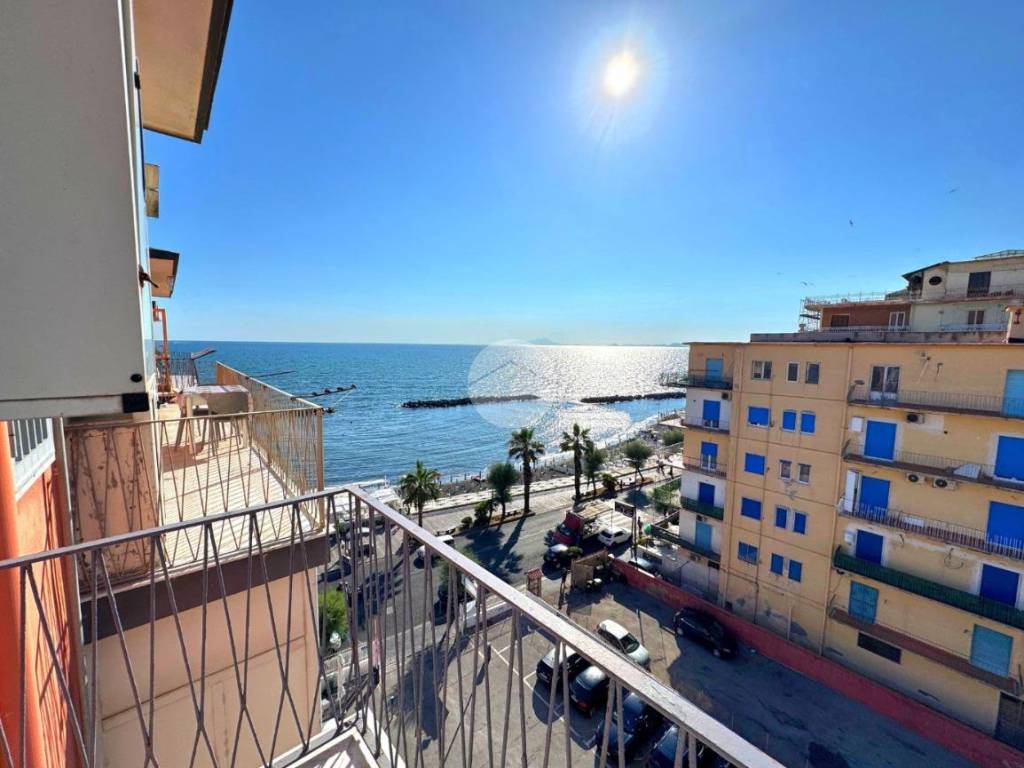 appartamento in vendita a Torre del Greco in zona Litoranea