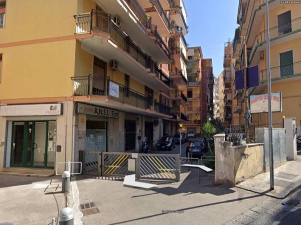 locale commerciale in vendita a Torre del Greco