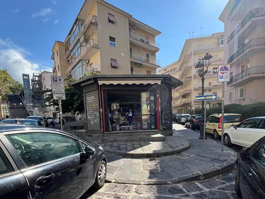 locale commerciale in vendita a Torre del Greco